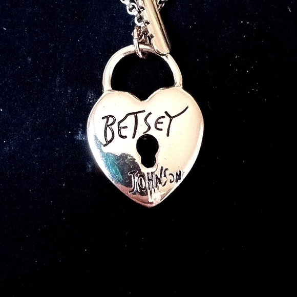 Vintage BETSEY JOHNSON Be My Valentine Heart Lock & Key Layered Necklace. - Picture 7 of 10